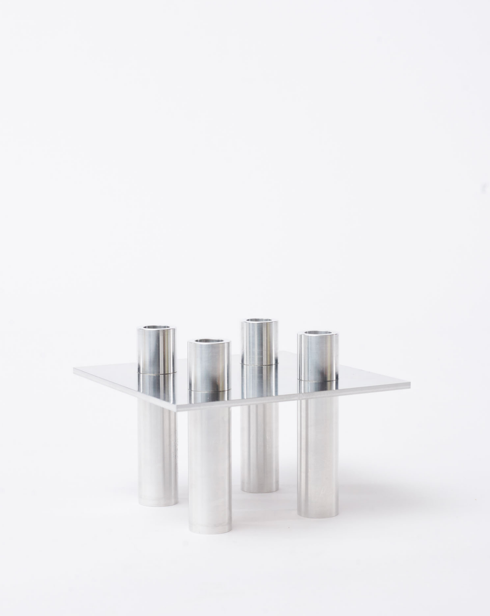 Four-position candlestick P-L series made of aluminum in vertical view